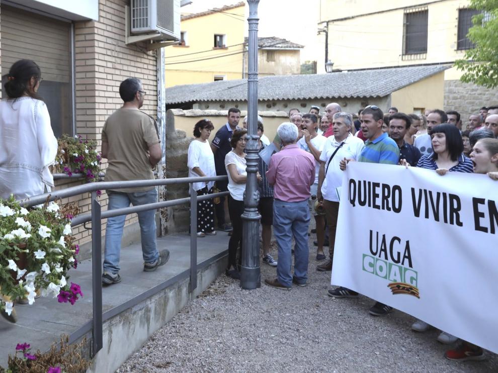 Los vecinos de Loporzano, divididos por la moratoria para granjas