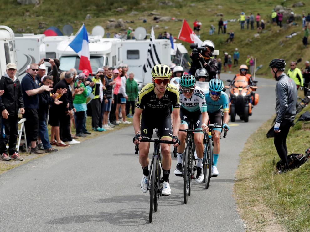 Simon Yates abre los Pirineos