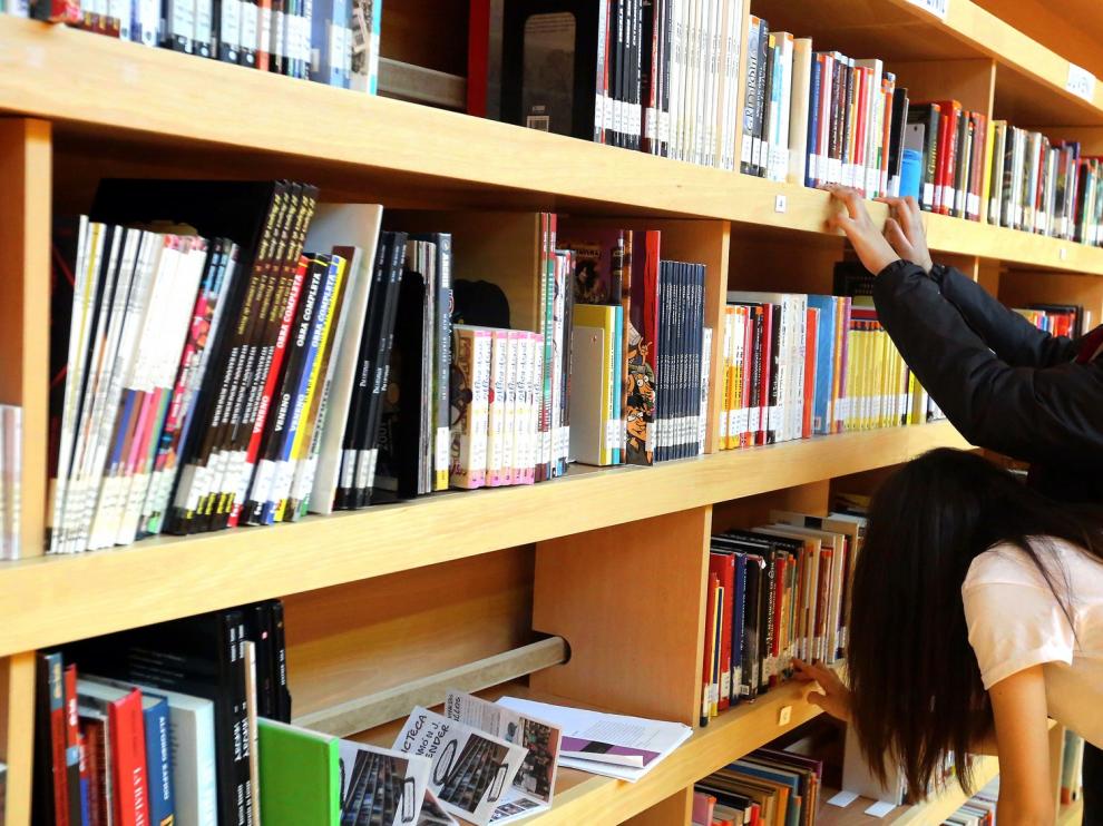 Más de 400 personas participan en los 26 grupos de lectura y escritura de las bibliotecas municipales de Huesca