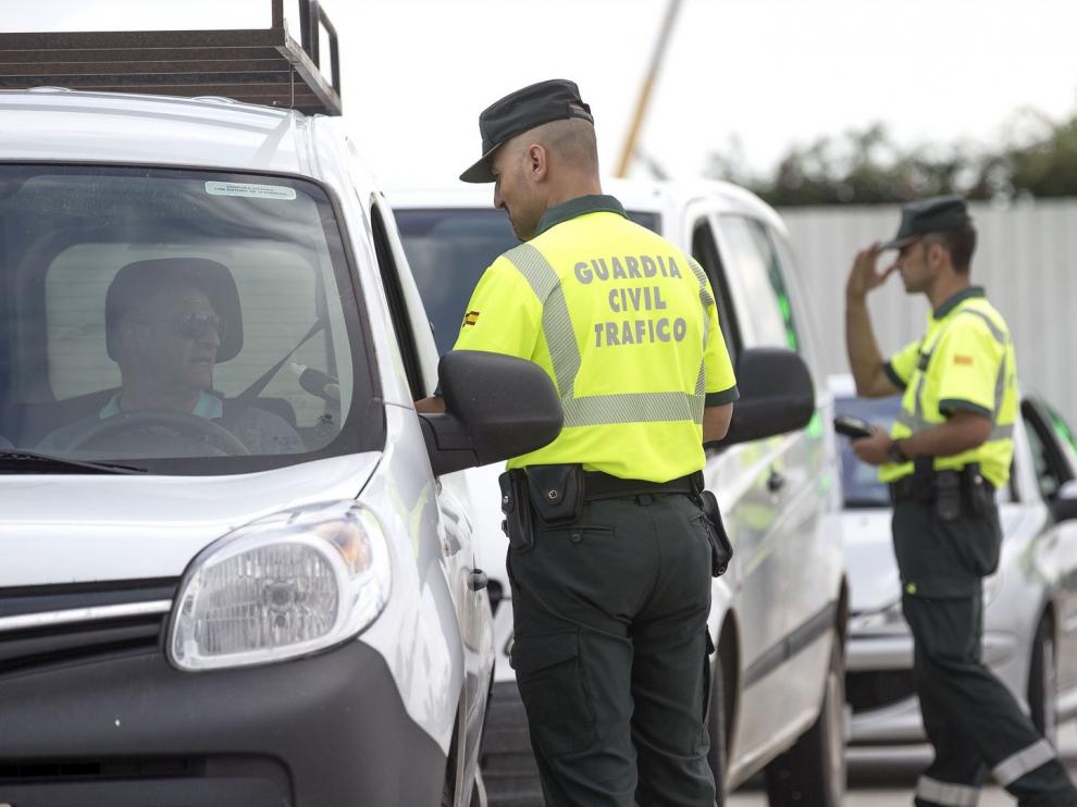 Investigan en Huesca a un menor que se grababa conduciendo temerariamente y a su madre