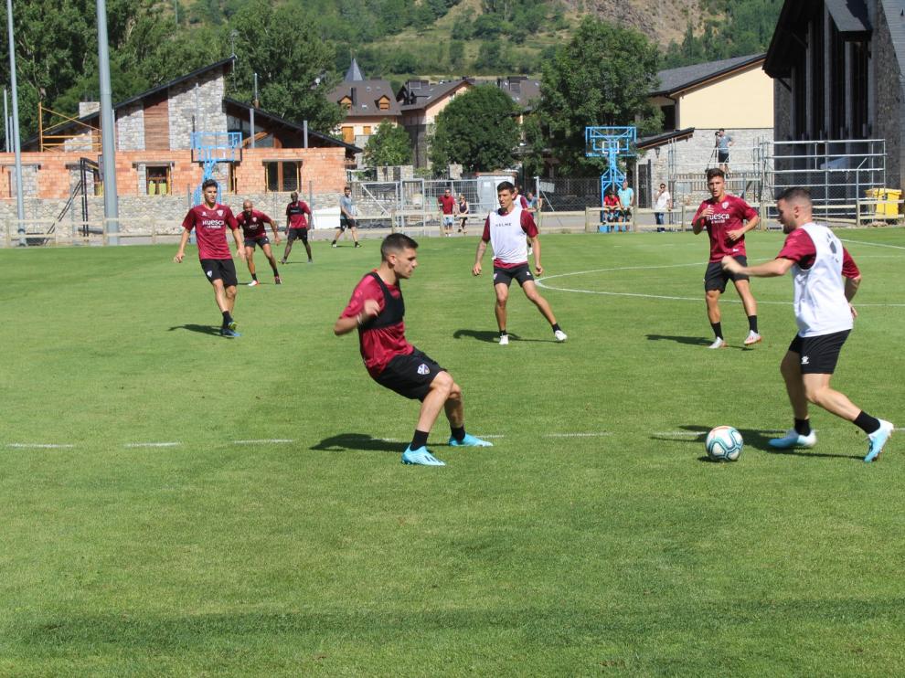 El Huesca no baja la intensidad en su estrenamiento de este martes en Benasque