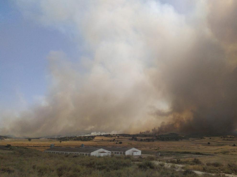 Un incendio próximo a la sierra de Alcubierre calcina unas mil hectáreas