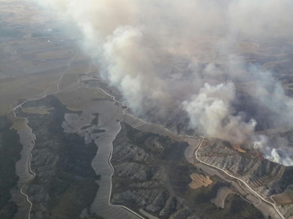El Gobierno de Aragón prevé dar por controlado el fuego de Perdiguera y Leciñena este jueves