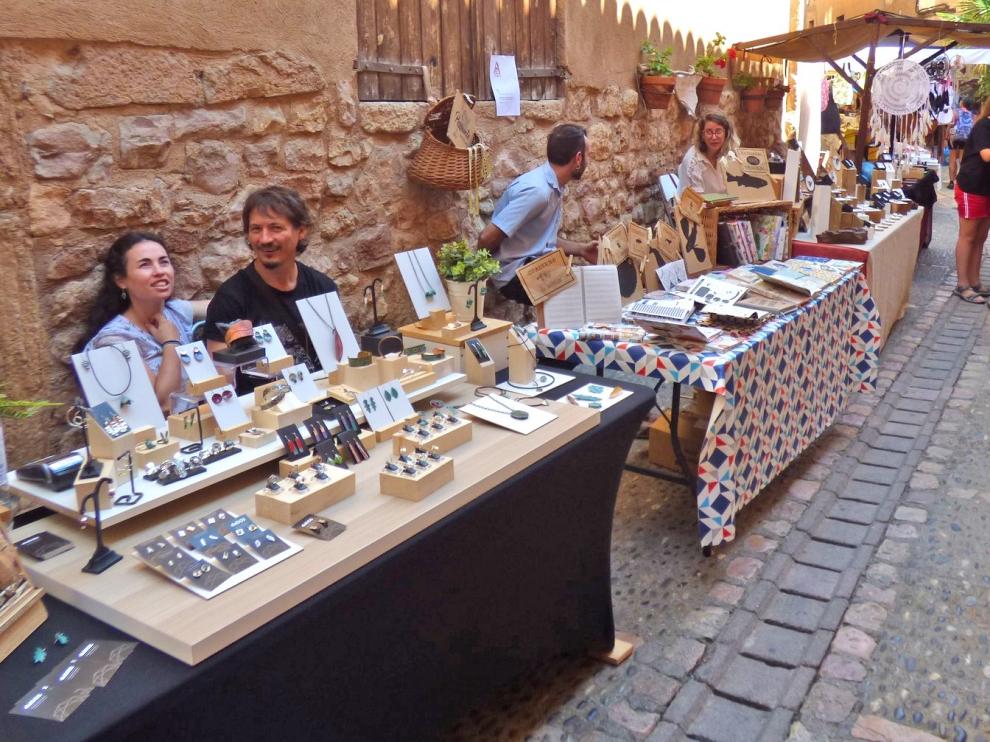 Alquézar celebra su feria de artesanía con 40 puestos