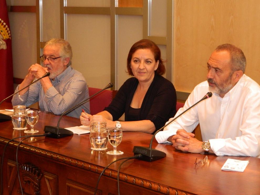 El escritor aragonés Ramón Acín presenta sus relatos sobre la soledad en la Feria del Libro de Jaca