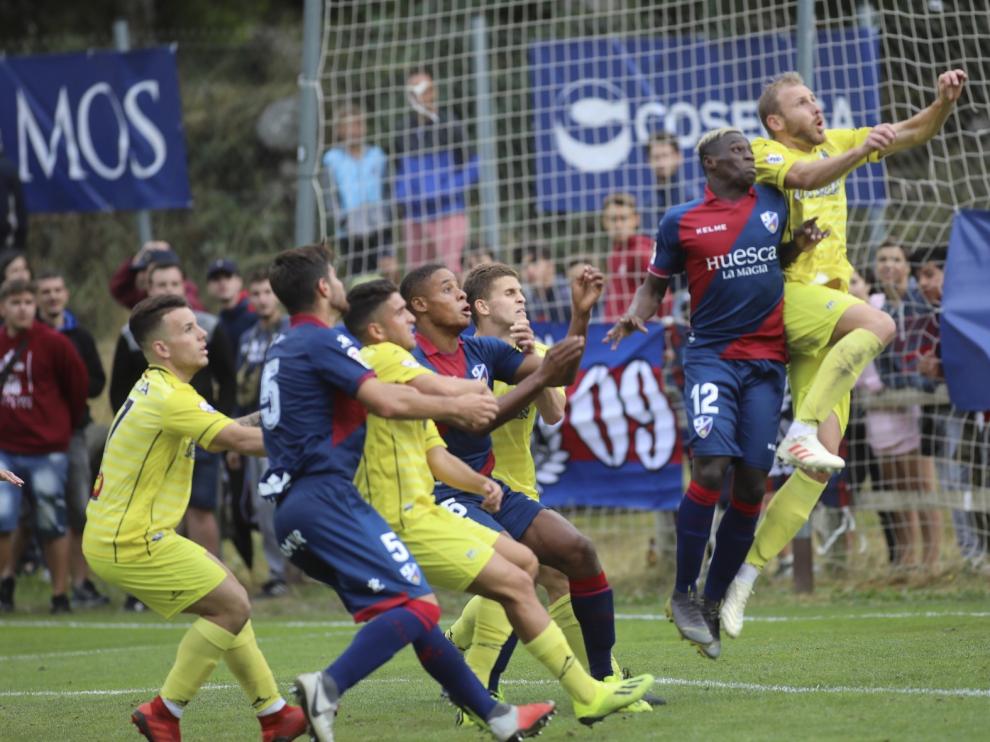 El Huesca derrota al Ejea en su segundo amistoso con dos goles de Gallar