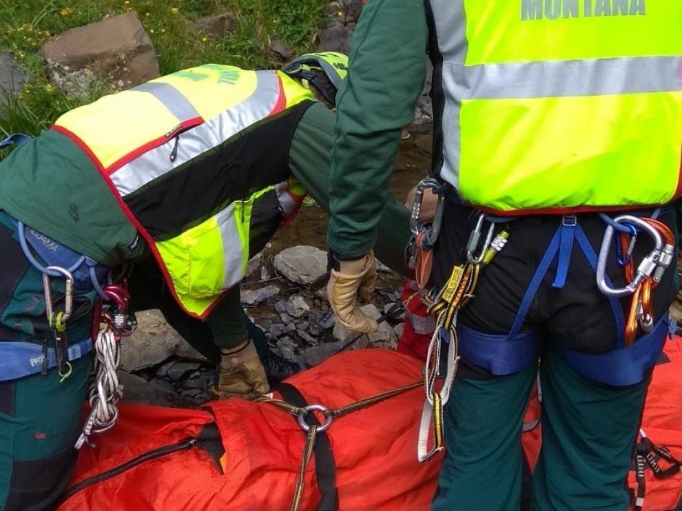 Continúa ingresado en la UCI el montañero de Zaragoza accidentado en la zona del ibón de Escalar