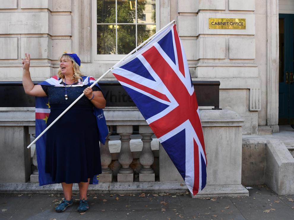 Dublín advierte a Johnson que el "brexit" no es renegociable