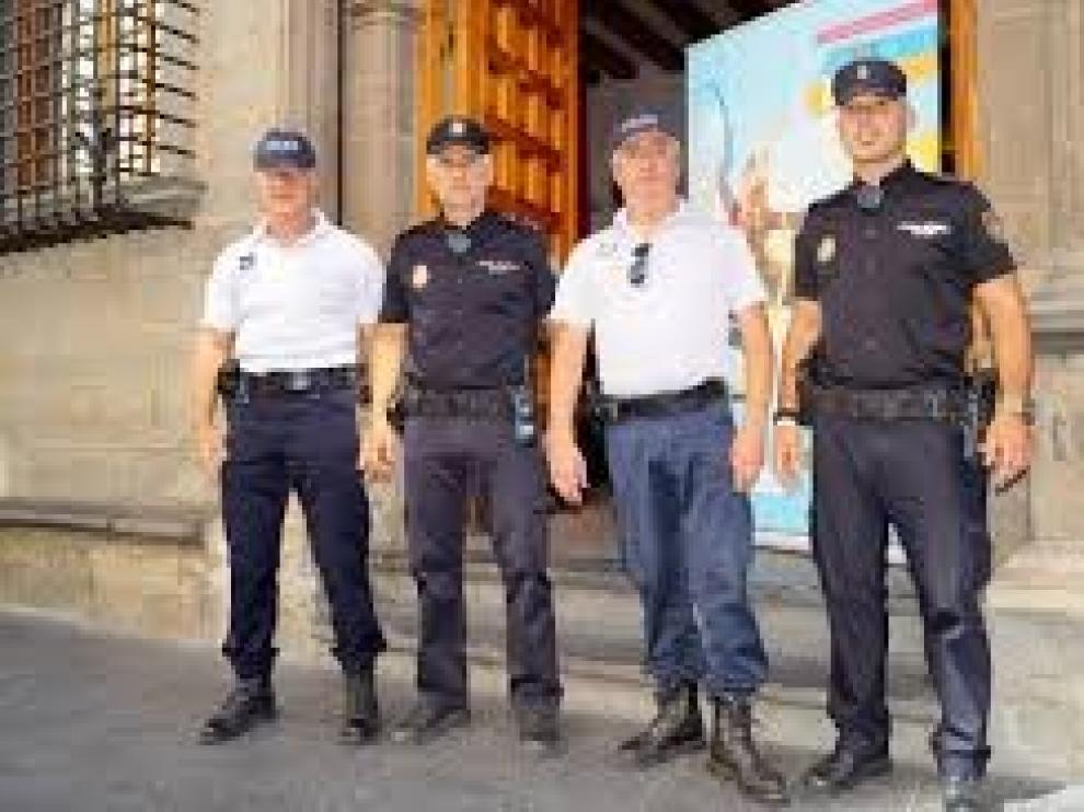 Policía nacional española y francesa colaboran en la seguridad del Festival Folclórico de los Pirineos