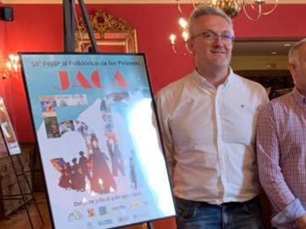 Pedro Juanín publica un libro sobre los 50 años del festival de Jaca