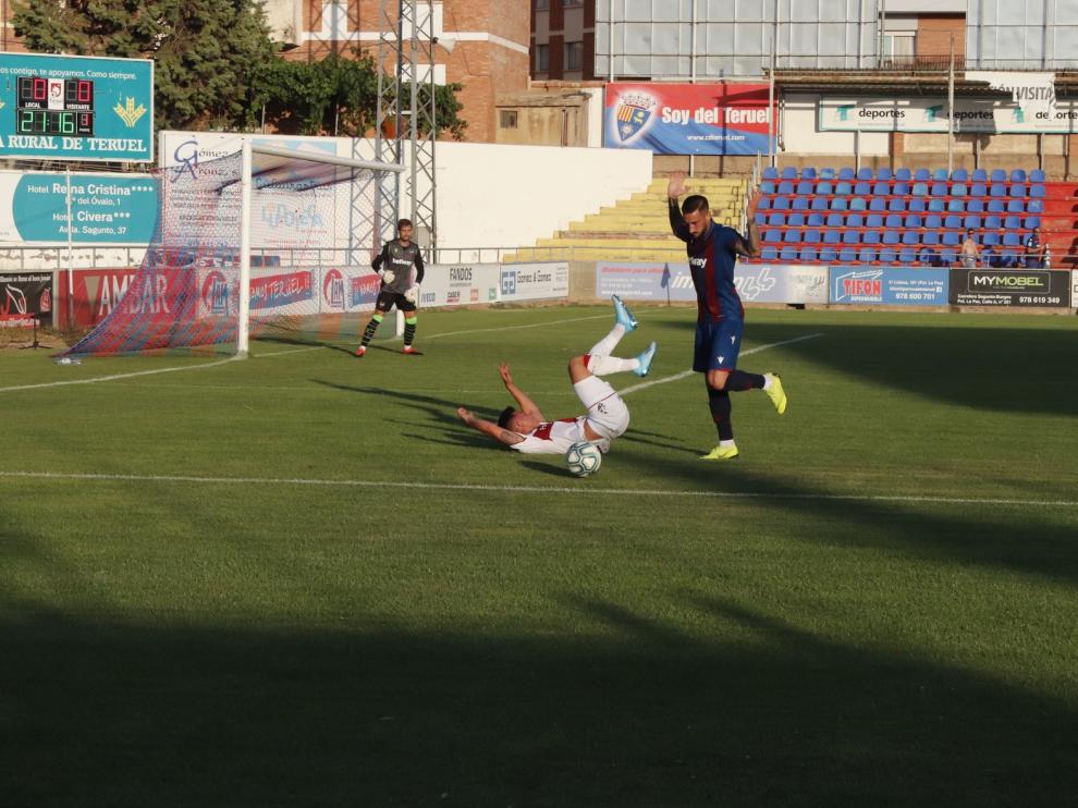 El Huesca empata ante un Primera (1-1)