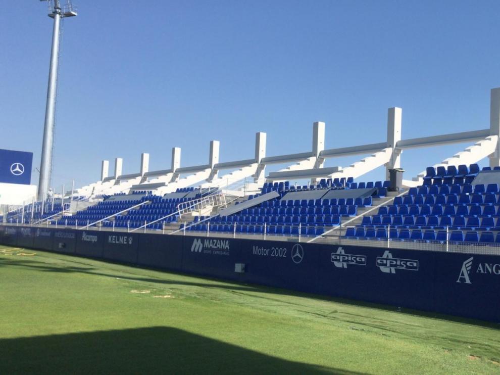 La grada de Gol Sur del Alcoraz avanza