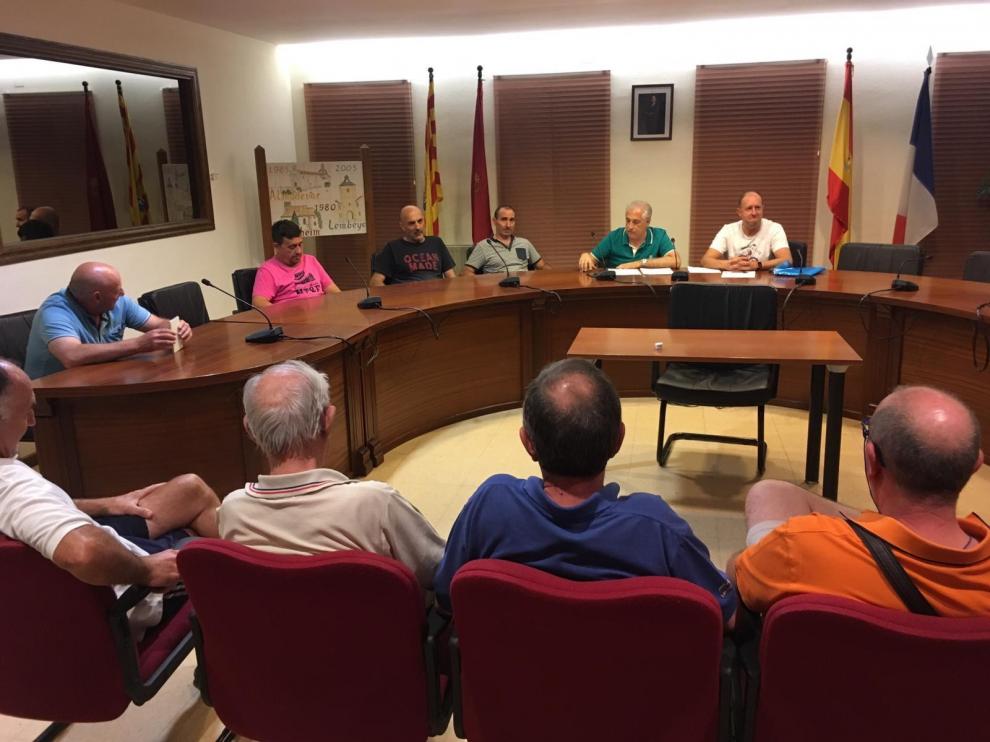 Plácidas asambleas de socios para Almudévar y Fraga