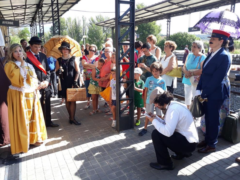 Ayerbe se vuelca en la recreación de la llegada de su primer tren