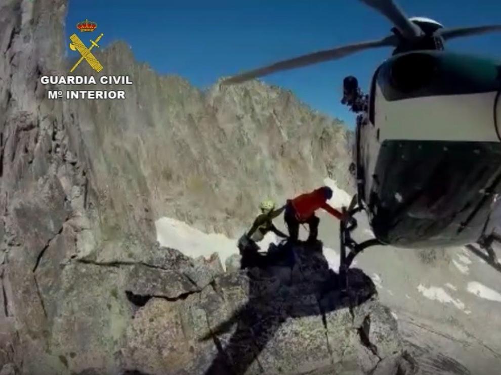 Complicado rescate de dos montañeros franceses enriscados en el Parque Natural de Posets-Maladeta