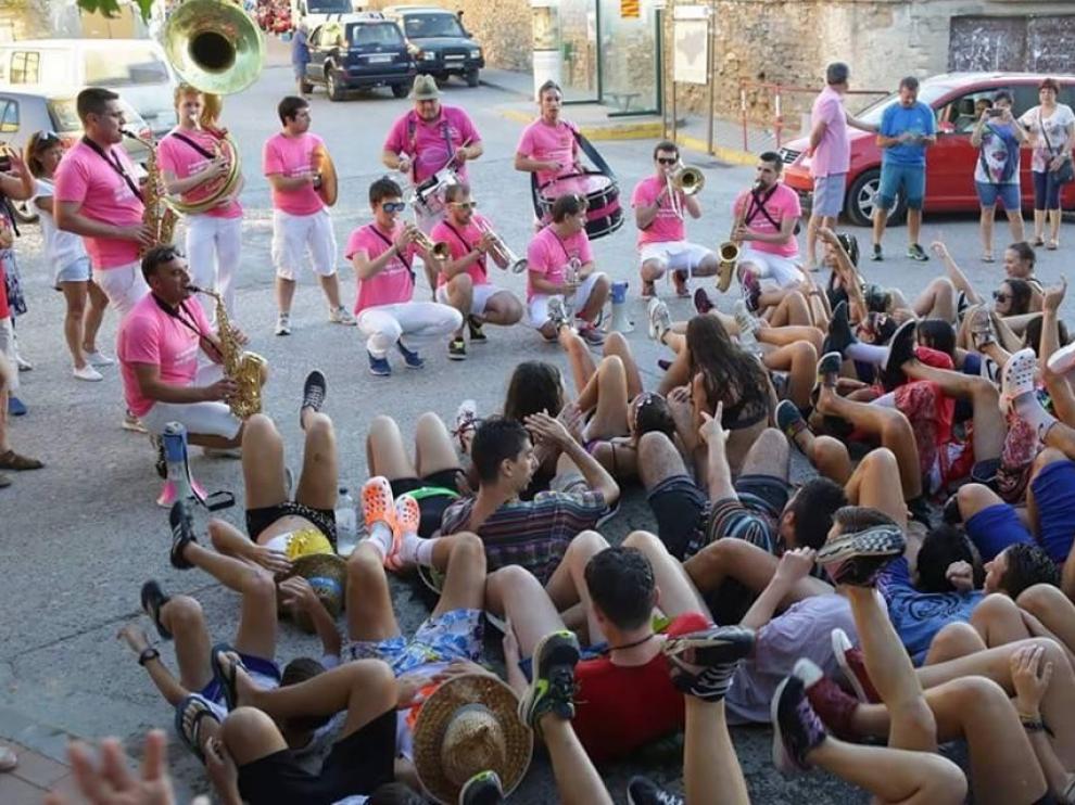 Becerradas, recortadores y juegos animan los festejos de Estadilla