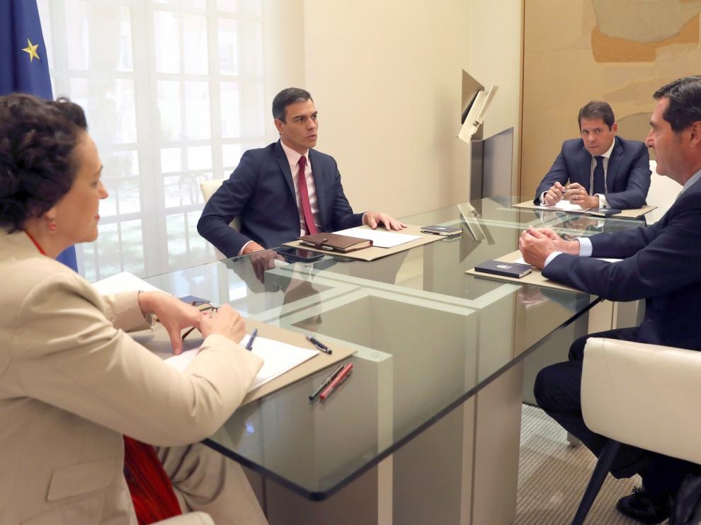 Los agentes sociales urgen a Pedro Sánchez a formar un Gobierno
