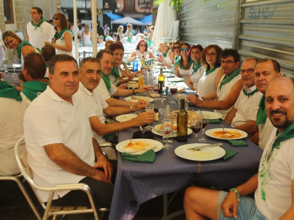 Todos a coger fuerzas para disfrutar del "chupinazo" con un buen almuerzo laurentino