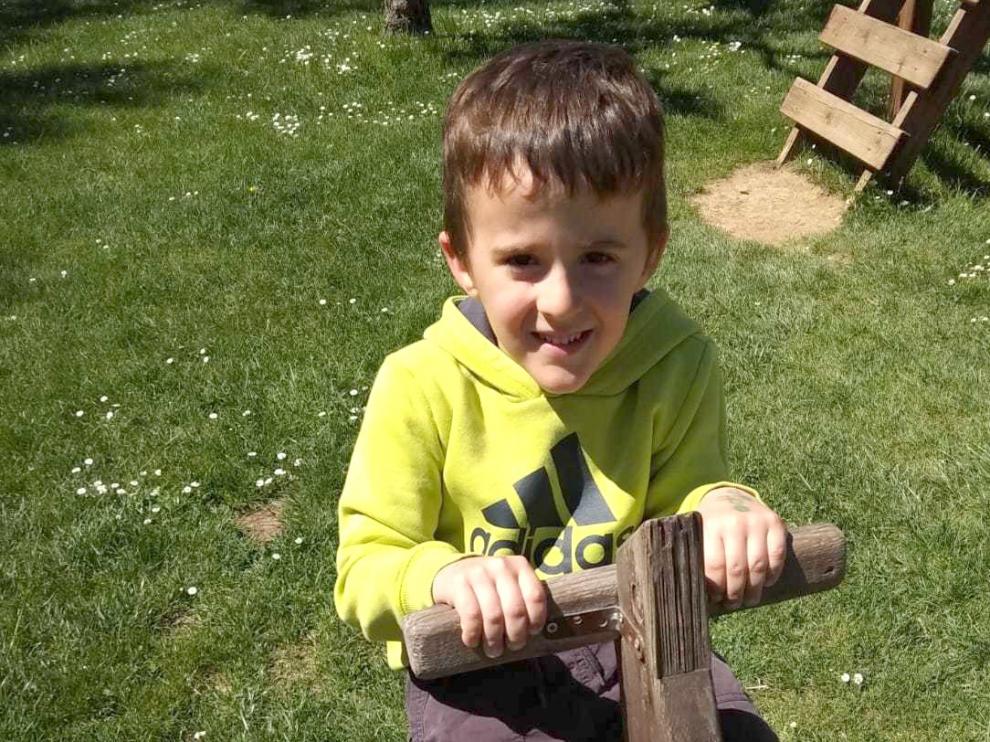 Más de 940 firmas online apoyan ya al pequeño Hugo
