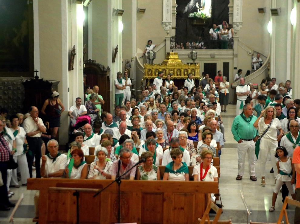 Las completas llenan la basílica de fieles, devoción y arte
