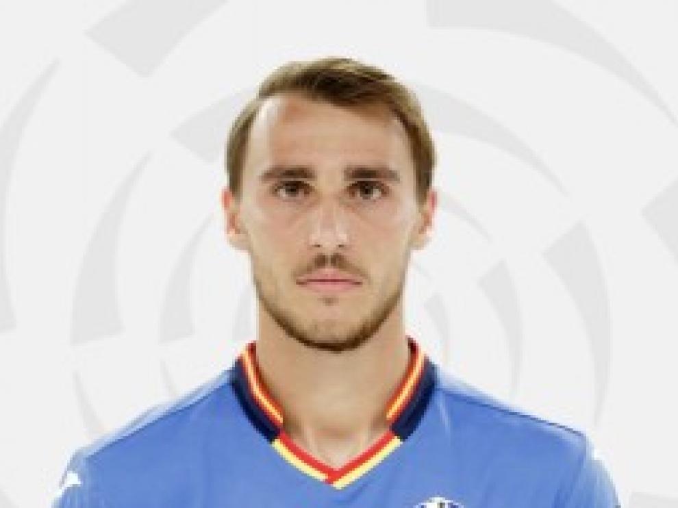 El central Ignasi Miquel, cerca del club azulgrana