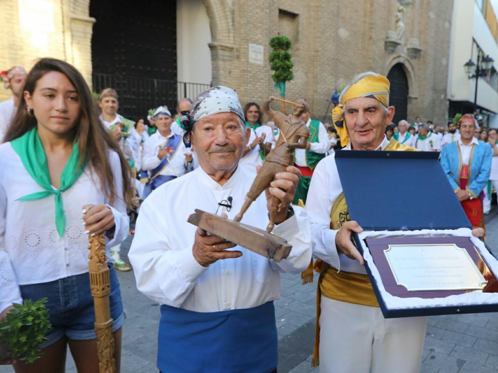 El relevo de mayorales emociona a una plaza entregada a la tradición más festiva