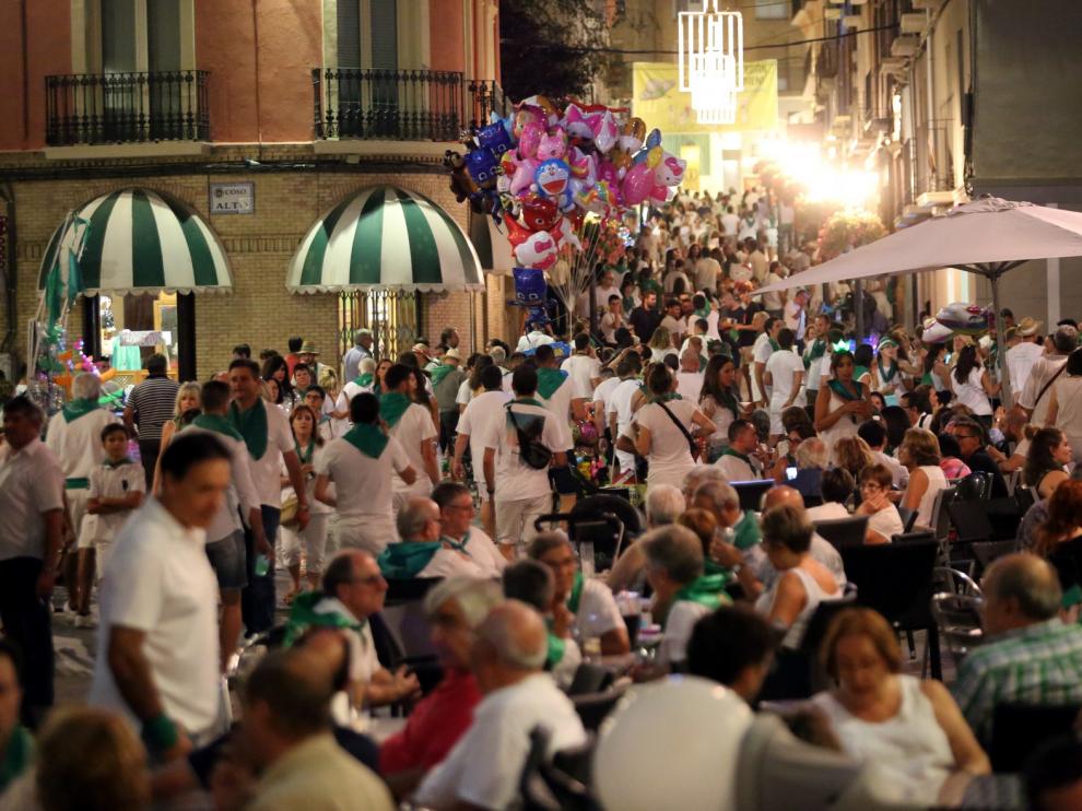 Gran ambiente y masiva afluencia a los escenarios festivos la noche del sábado