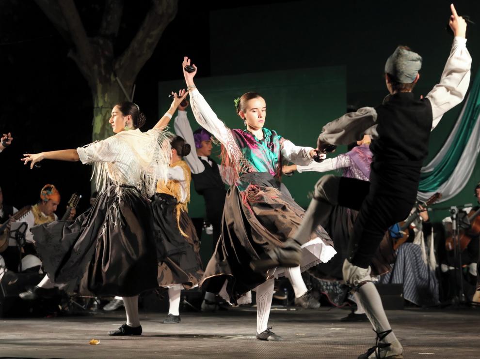 Elenco Aragonés exhibe con elegancia su 25 aniversario