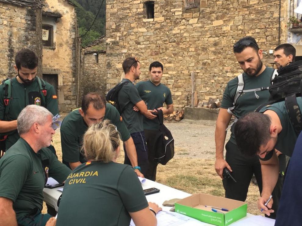 Seis voluntarios mexicanos se sumaron este domingo a la búsqueda de Jesús Ríos