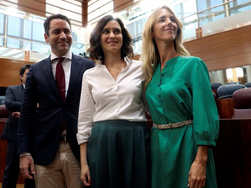 Ayuso, investida presidenta tras ratificar su pacto con Cs y Vox