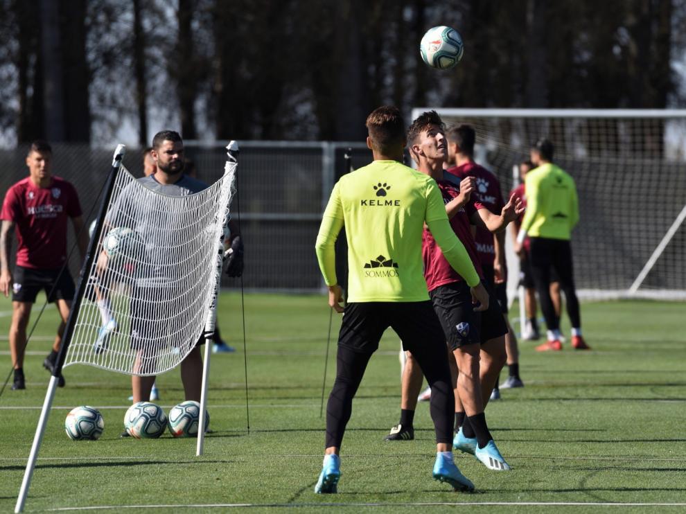 Entrenamiento suave con fútbol-tenis y el equipo viajará este sábado a Las Palmas