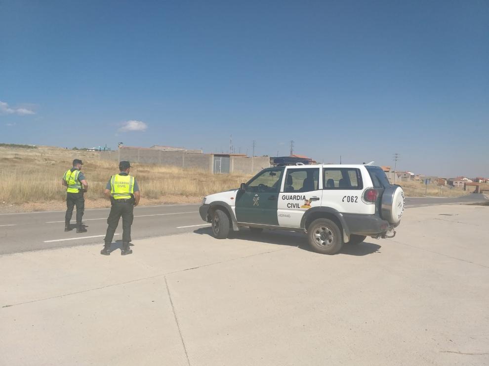 La Guardia Civil de Teruel rescata a un menor atrapado dentro de un vehículo en Torrelacárcel