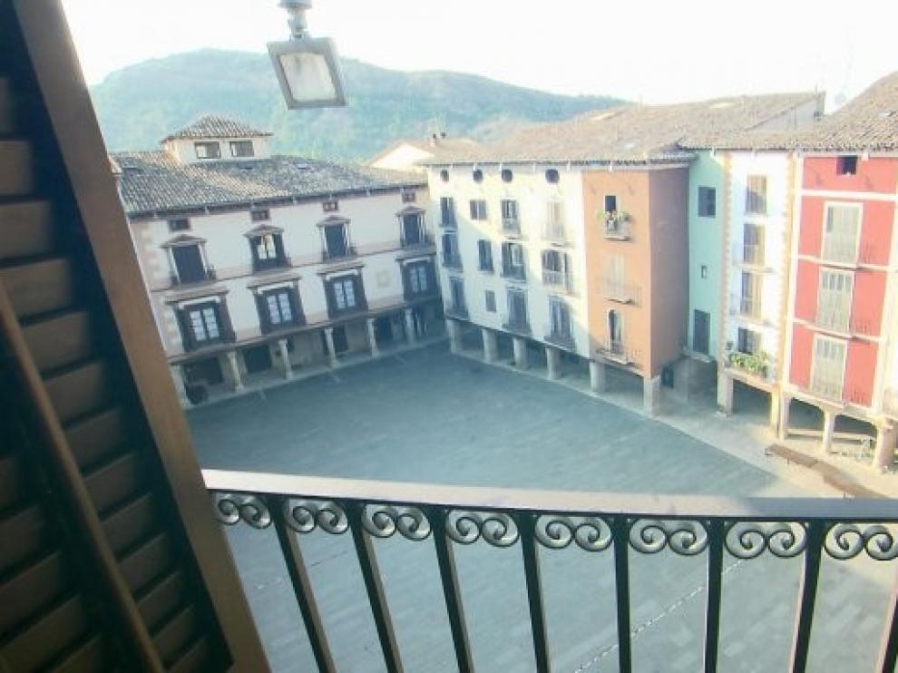 "Unidad móvil" hace parada en Graus y Ayerbe en su recorrido por las plazas emblemáticas de Aragón
