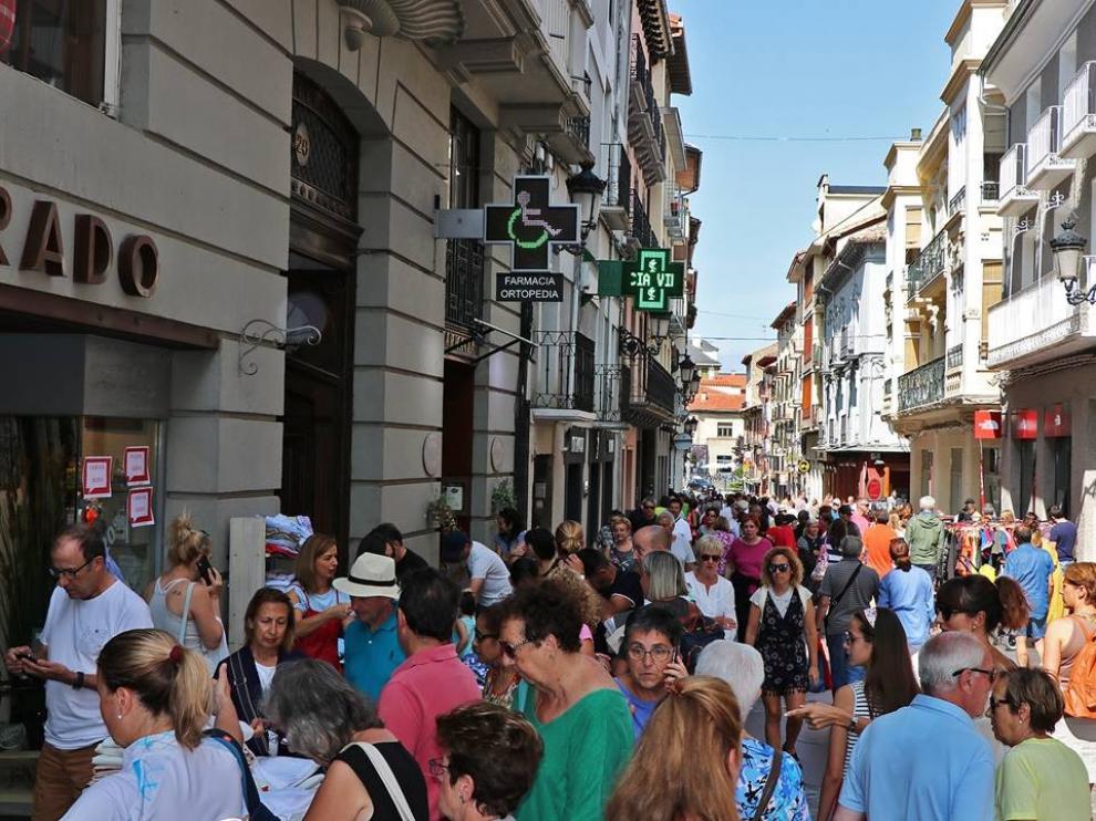 El comercio de Jaca volverá a tomar la calle en el remate final de temporada