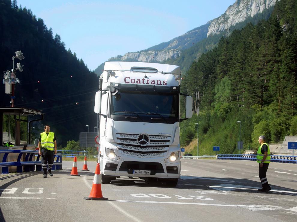 Más tráfico pero con fluidez en Somport durante el segundo día de la Cumbre del G7