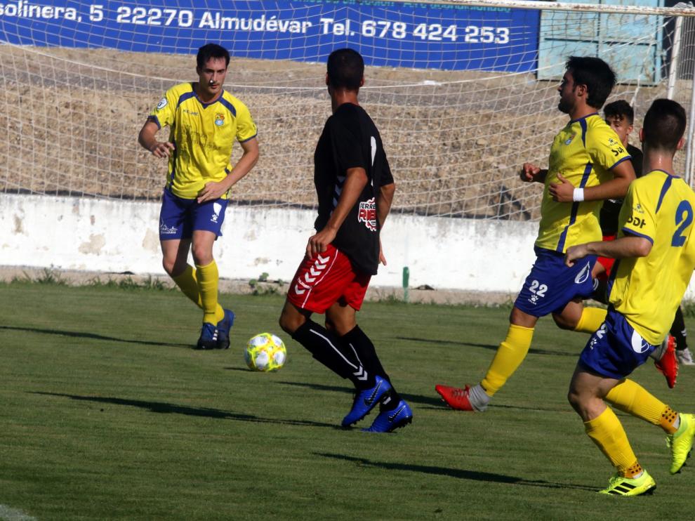 El derbi se queda en La Corona