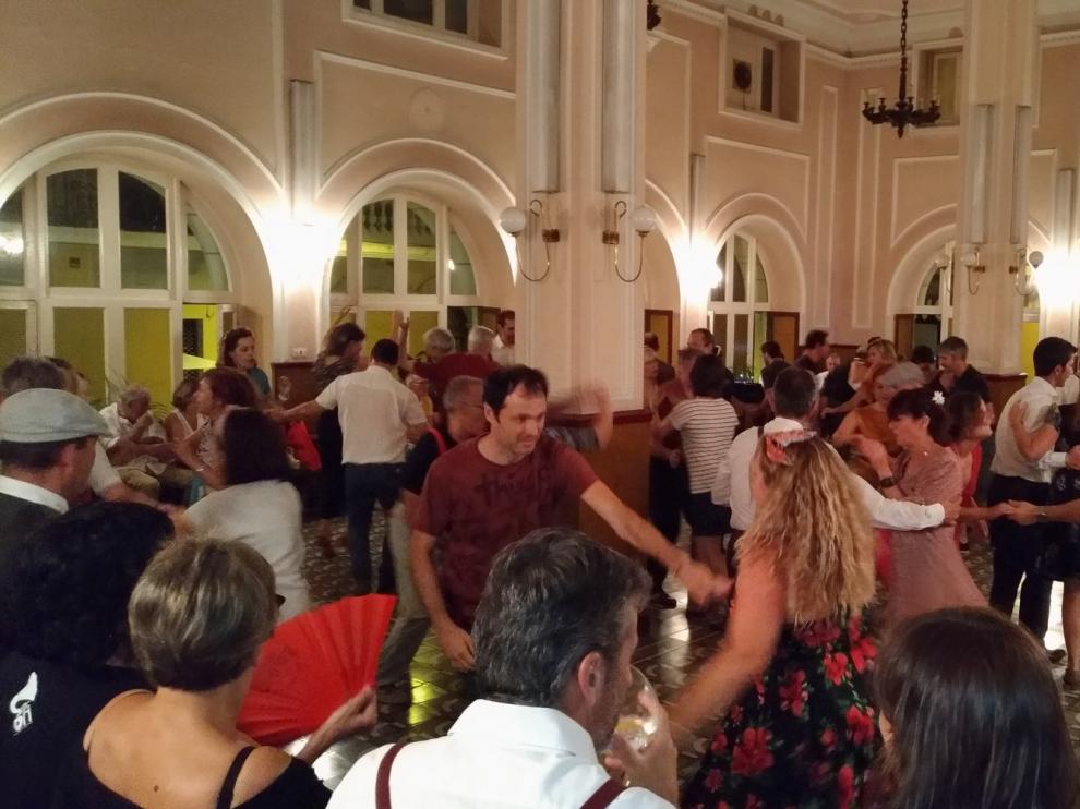 Jaca baila a ritmo de swing