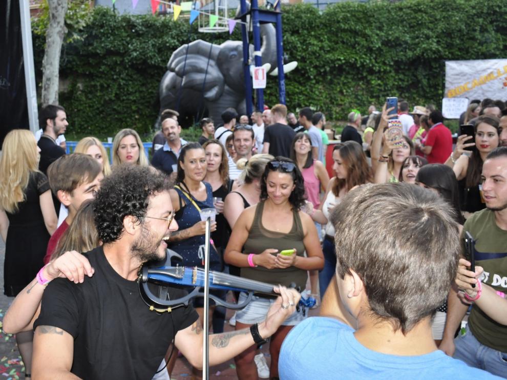 Los jóvenes de Jaca disfrutan a tope del Fiestón del Verano