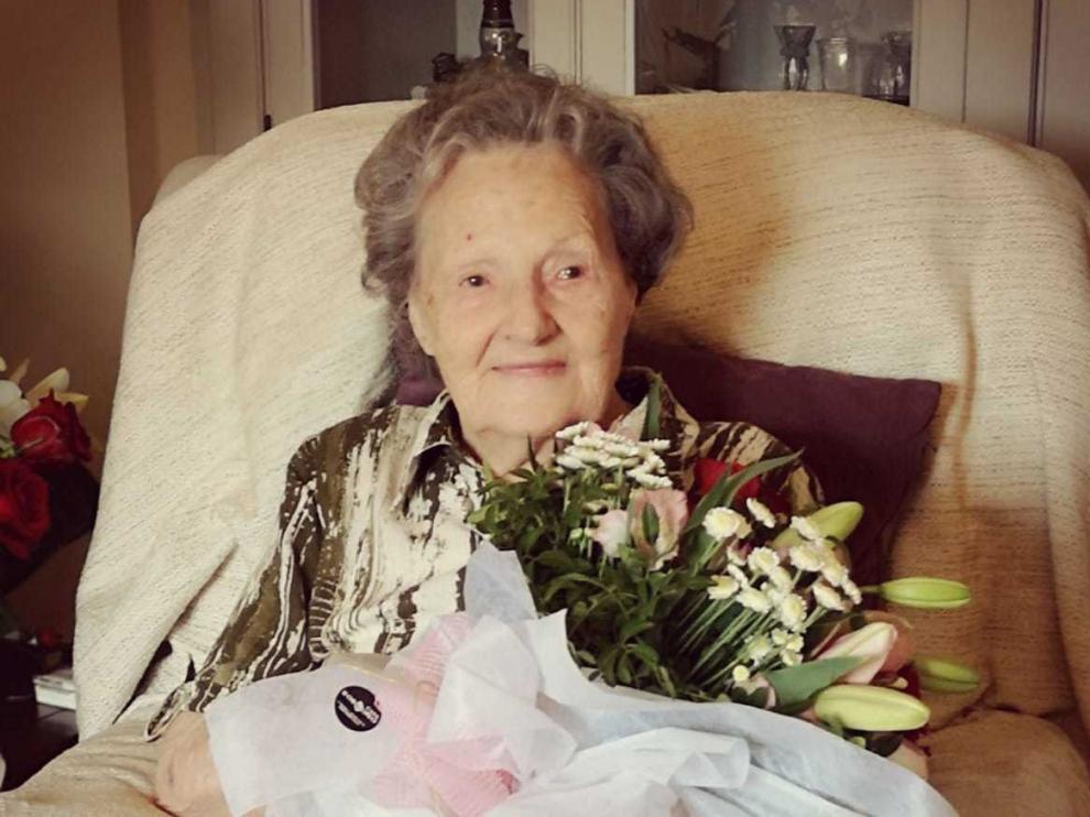Julia Llanas Larruy, de Graus, cumple un siglo de vida