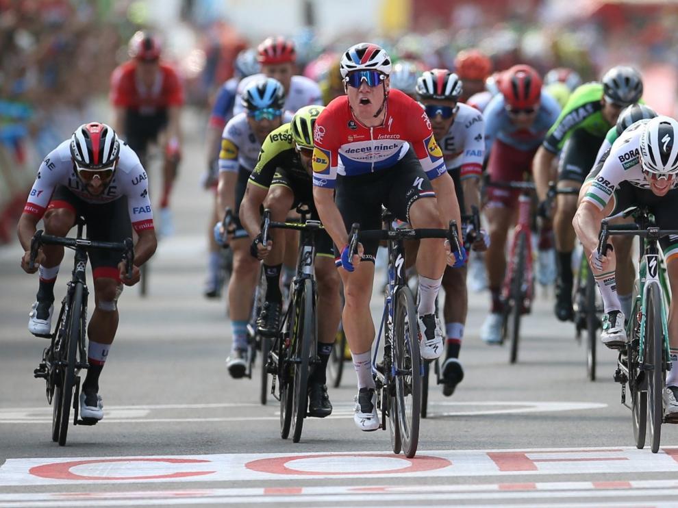 Jakobsen gana en el "foto finish"