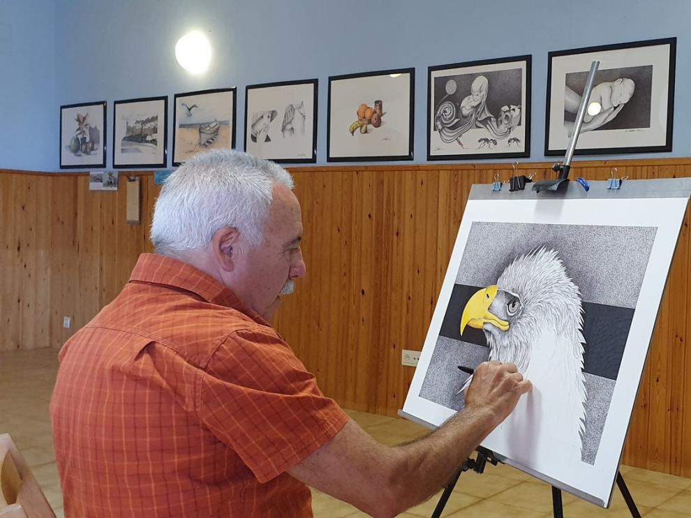 El artista ceutí Manuel Cabrera exhibe sus pinturas en Blecua