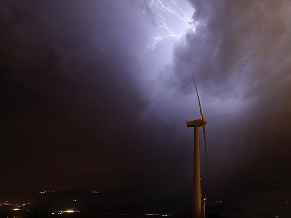 Pirineos y sistema Ibérico, las zonas más tormentosas, según estudio de Aemet