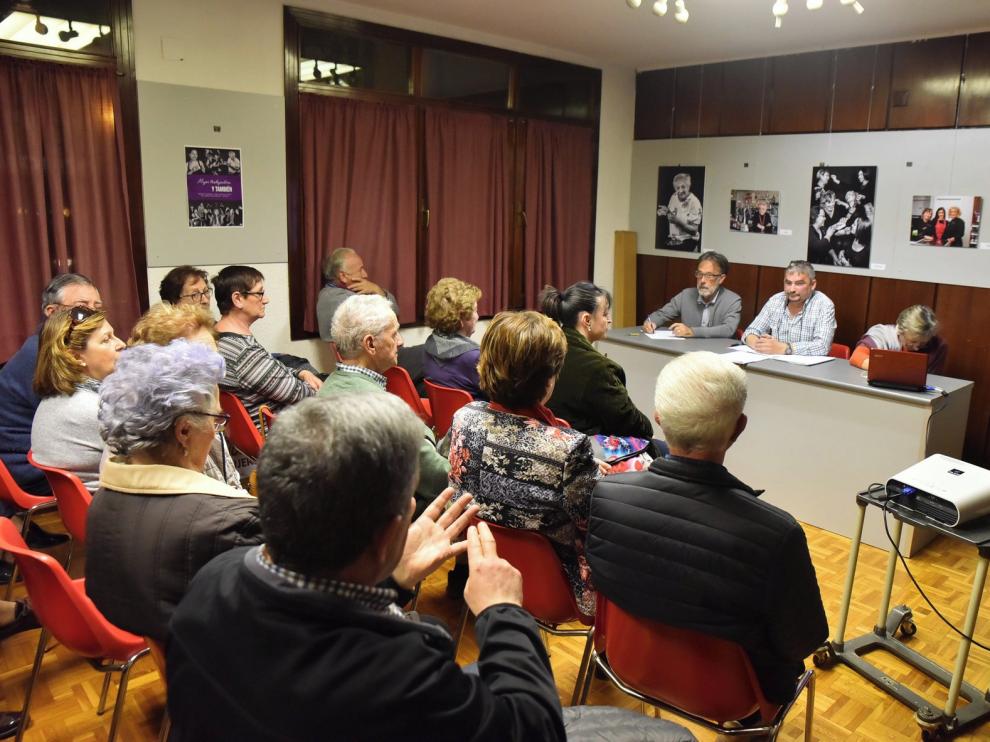 En el aire el futuro de cuatro asociaciones de vecinos en Huesca capital