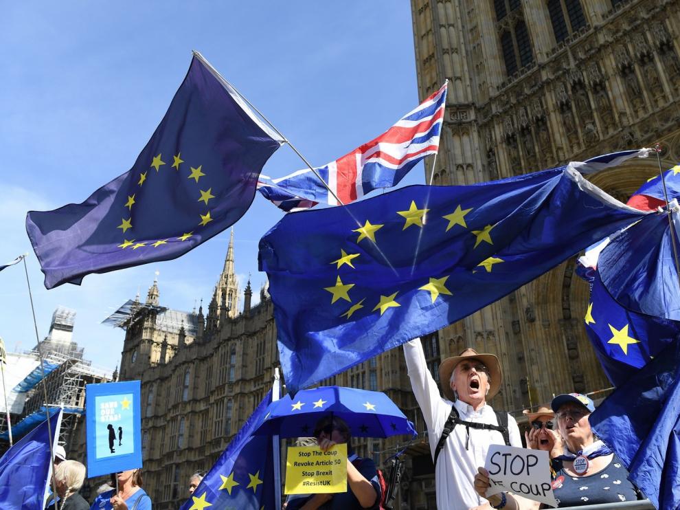 La oposición se apresura a combatir un "brexit" sin acuerdo