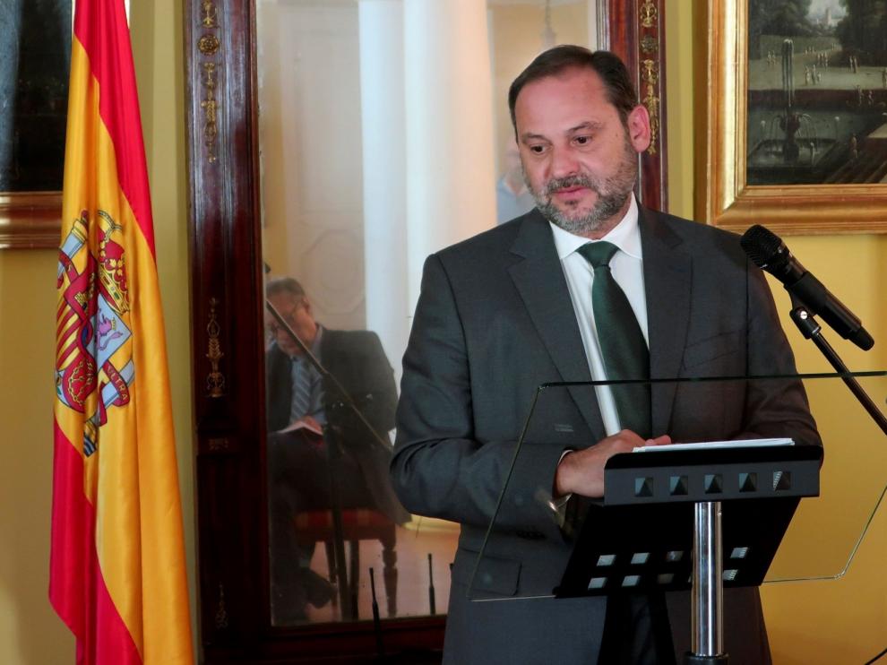 Ábalos valora un debate sobre las autovías