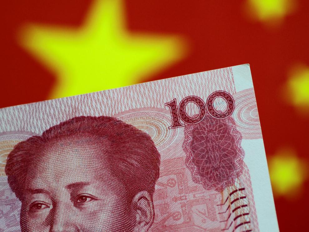 El yuan sufre en agosto su mayor caída mensual frente al dólar en 25 años