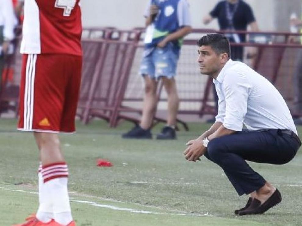 El entrenador del Almería, Pedro Emanuel, califica al Huesca como un "equipazo"