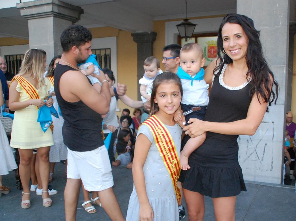 Primera pañoleta festiva para casi 50 niños de Sariñena