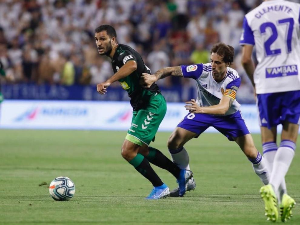 Un penalti concedido por el VAR da el triunfo al Zaragoza