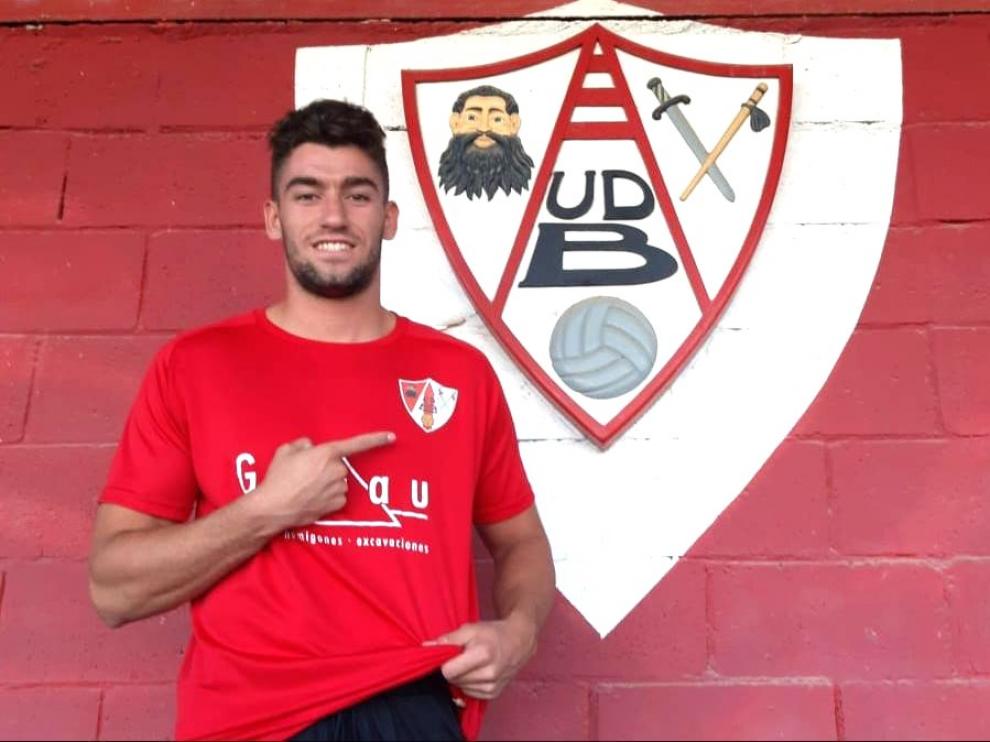 El defensa Eric Ruiz refuerza al Barbastro